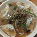 MYEONGDONG KYOJA - カルグクス、だったかな？うどんは柔らかく九州のうどんを思い出す。あ、近いもんね！スープの味もとっても好みで、この店、好きかも！