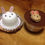 パテスリーアンドベーカリープチラパン - ラパン(チーズタルト)　246円　、ティラミス　246円