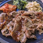 焼きたてのかるび - 料理写真:鉄板焼肉定食カルビ