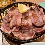 焼肉ホルモン酒場 たかちゃん - タン盛り