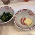 蒙古タンメン中本 - トッピングは別皿で！