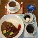 Cafe Dolce - スタミナカレー・ホット珈琲↑