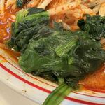 蒙古タンメン中本 - ほうれん草もピッタリあいます(^^)/