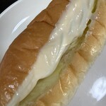 村島パン店 - たまごパンはゆで卵が一個分