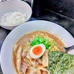 新徳島拉麺　まる徳ラーメン 白鷺本店 - ガチ徳島ラーメン･大盛、サービスご飯