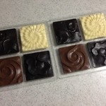 CACAO SAMPAKA - NEGRO(ダークチョコ)4枚・
            BLANCO(ホワイトチョコ)2枚・LECHE(ミルクチョコ)2枚