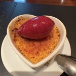 ル カフェドゥ ジョエル・ロブション - デザートは３種類　バニラのクレームブリュレを選択