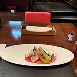 ル カフェドゥ ジョエル・ロブション - メインディッシュは５種類　三元豚ロース　平茸のフリットを添えてを選択　