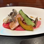 ル カフェドゥ ジョエル・ロブション - メインディッシュは５種類　三元豚ロース　平茸のフリットを添えてを選択　