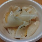 猫ニ叉タビ - テイクアウトの大根ピクルス