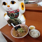 ラーメン大光 - 味噌ラーメン 800円(税込)。
      (チャーシュー脂身多めの切り落とし、ネギ多め)自動、ライス少々 100円(税込)。