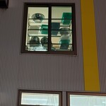 サンドイッチ工房 サンドリア - 店舗２階では、大量の玉子が茹でられ、驚速で殻剥き作業：2025/12/18