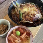 居酒屋もくもく - 味噌バターハンバーグ、肉味噌、トマトソースの茶碗蒸し