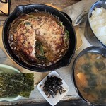 居酒屋もくもく - 味噌バターハンバーグ、味海苔、佃煮、味噌汁、ごは