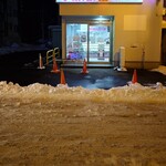 サンドイッチ工房 サンドリア - 店舗周囲はロードヒーティング：2025/12/18