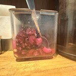 カレーライス専門店 ブラザー - 柴漬けは塩分控えめ。