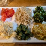 八百屋ダイニング やすべえ - おばんざいお代わり