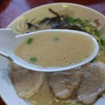 杵築ラーメン - 雑節が効いたライト系豚骨スープ