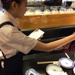 HEIROKU SUSHI - お皿で料金計算は同じです