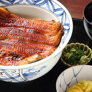 肉厚でふっくらとした鰻が絶品。大串の「特撰丼」もおすすめ