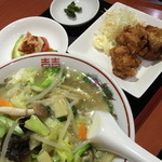 四川食府 - ランチの「野菜タンメン＋鶏唐揚げ３個＋半チャーハン（８８０円）２０１４年１２月