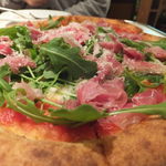 ピッツェリア　イルソーレ　天サン - パルマ産生ハムとルッコラのピッツア　プロシュート：ランチでサラダとﾄﾞﾘﾝｸ付き：1590円