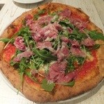 ピッツェリア　イルソーレ　天サン - パルマ産生ハムとルッコラのピッツア　プロシュート：ランチでサラダとﾄﾞﾘﾝｸ付き：1590円