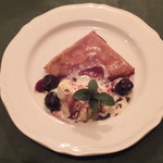 ワインレストラン ドミナス - チェリーのクレープ