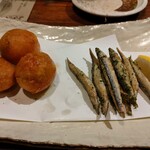 わらやき屋 - 芋天、きびなご唐揚げ