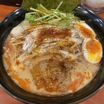 横浜家系ラーメン 赤家 - 料理写真:赤盛りラーメン　　麺大盛り