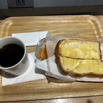 ルパ - 料理写真:モーニングセット　厚切り塩ハニートースト