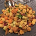 GINGER - チャナサラダ(¥990) 酸味のある味付けが良い感じで美味しかったです♪