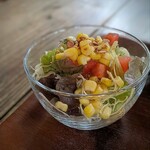 島茶家 ヤッカヤッカ - セットのサラダ。自家製ドレッシングが美味。