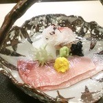 桜田 - ぶり・・こんなに大きく薄く切るのは至難の業？