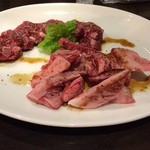 焼肉 きたがき - ハラミ（奥）と切り落とし