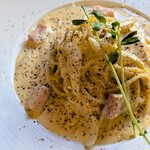 イタリアン酒場もふもふ - 牡蠣とほたてのカルボナーラ