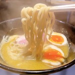 麺屋 貝夢 - 麺リフトアップ