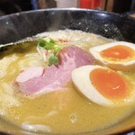 麺屋 貝夢 - 濃厚牡蠣らぁ麺、半熟玉子
