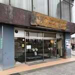 鱒の寿し　まつ川 - 老舗感漂う「まつ川」さん。風格のある看板が目印！