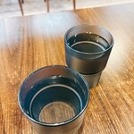 まるみ食堂 - 2人分のお冷