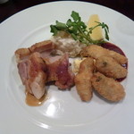 グリルフレンチ - 2100円のコースは牡蠣フライと鶏肉のソテー