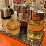 味の店 錦 - 卓上のいろいろ