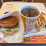 ゼッテリア - 料理写真:ゼッテランチ「絶品ビーフバーガーセット」790円