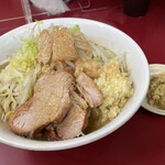 ラーメン二郎 - ラーメン100％(ニンニク,アブラ,カラメ)＋本日の刻み生姜