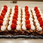 L'ESSOR - 切り分ける前のナポレオンパイ