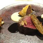 ラ ペ - 蝦夷鹿の外モモ肉のロースト