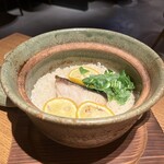 和食・酒 えん 横浜ジョイナス店 - 鰤の土鍋飯　柚子の香り　(税込1760円)