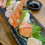 飲過量謙信 - 五種生魚片拼盤（1至2人份）