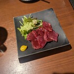 源兵衛 なんば店 - ハツ刺し