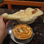 シルジャナ - 大きい　ナンが　ほんとうまい。カレーは　バターチキン
